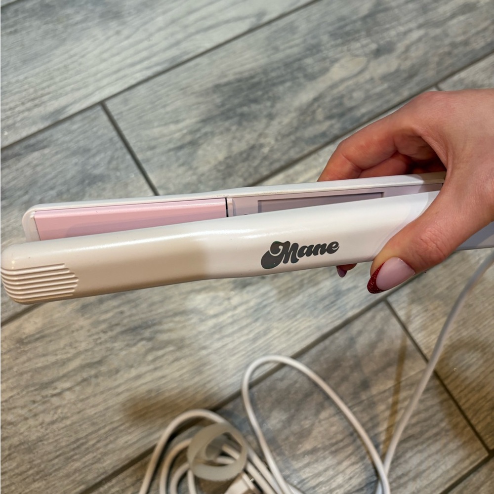 Mane White and Pink Hair Straightener
